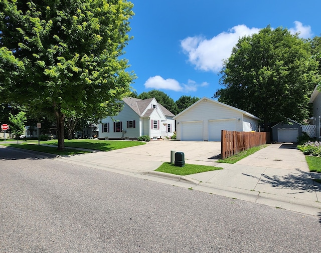 302 Trott Ave SE, Willmar, MN 56201 - photo 1