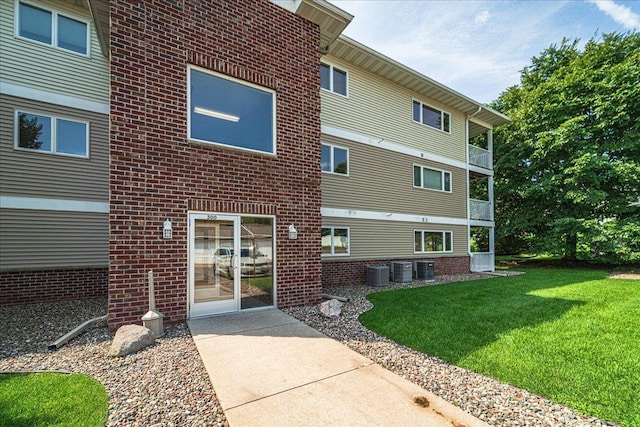 300 Whispering Ln Unit 305, Hastings, MN 55033 - photo 3