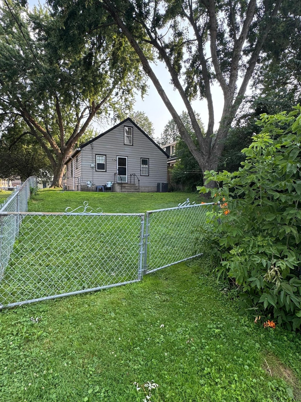 1987 Ivy Ave E, Saint Paul, MN 55119 - photo 2