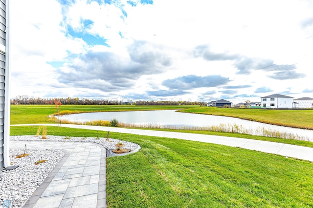 view of yard featuring a water view