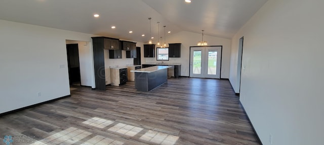 kitchen featuring lofted ceiling, a center island, dark hardwood / wood-style floors, and decorative light fixtures