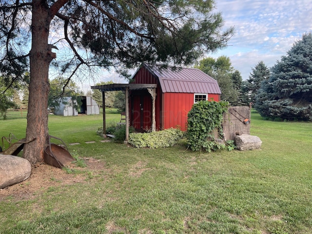 view of shed / structure with a yard