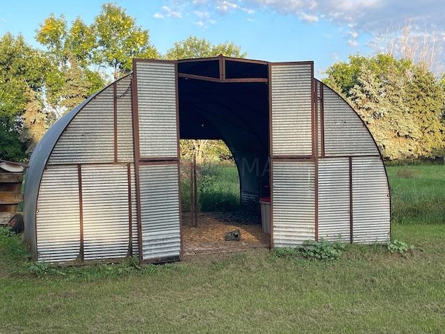 view of shed / structure with a yard