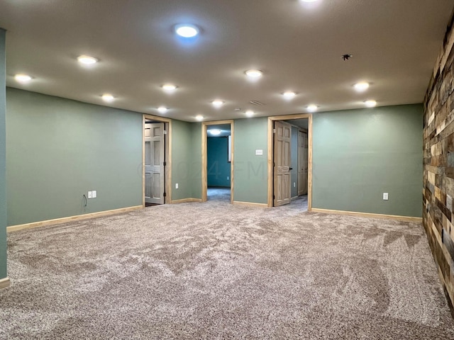 empty room featuring carpet floors, recessed lighting, and baseboards