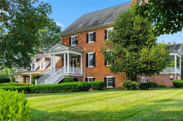 view of front of property with a front yard and covered porch