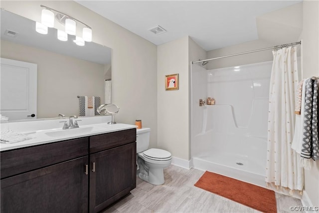 full bathroom with visible vents, curtained shower, toilet, and vanity