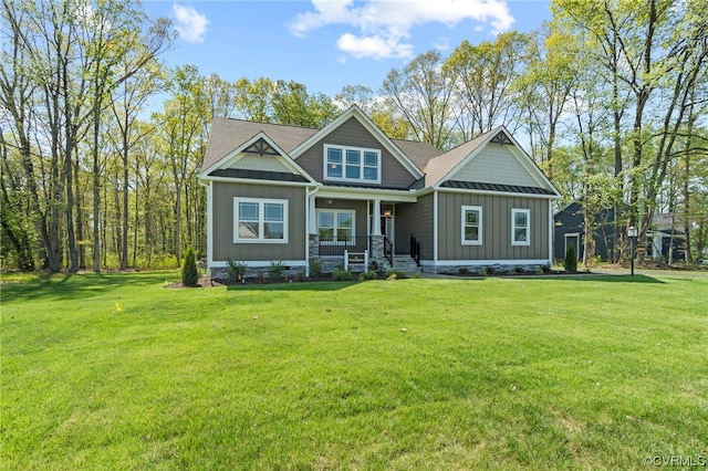 craftsman inspired home with a front lawn and covered porch