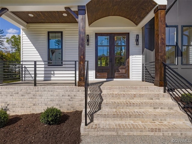 entrance to property featuring a porch