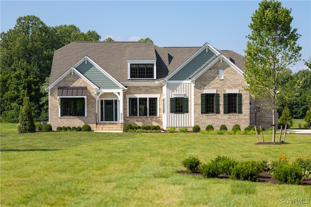 craftsman house with a front lawn