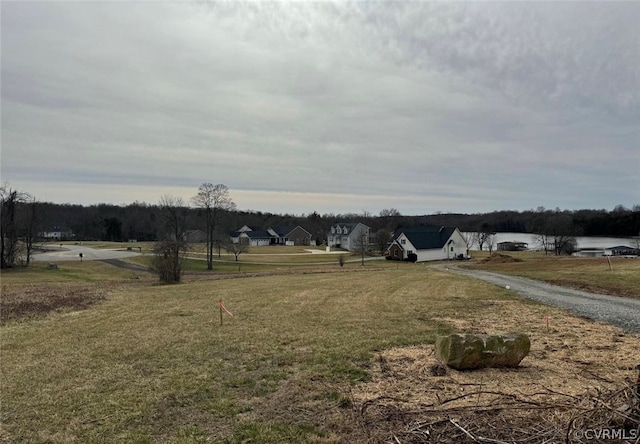 view of yard featuring a water view