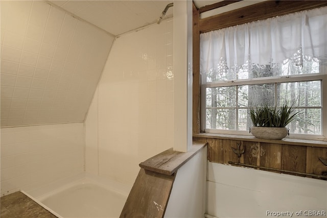 bathroom with a healthy amount of sunlight and lofted ceiling