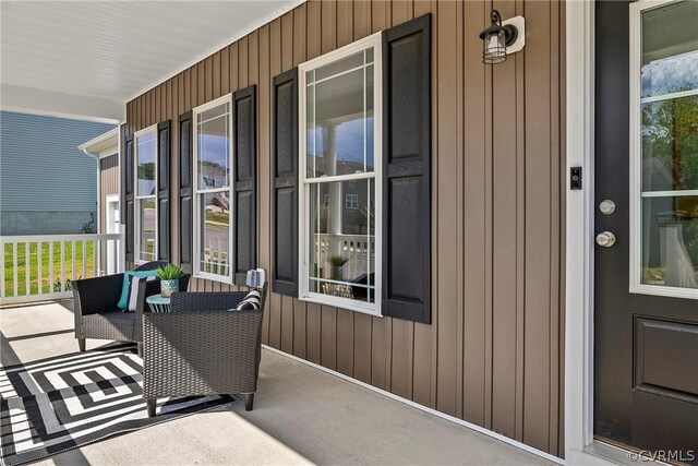 balcony featuring covered porch