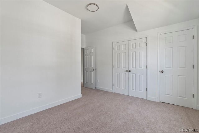 unfurnished bedroom featuring a closet, carpet flooring, and baseboards