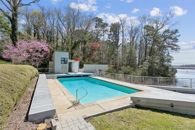 view of swimming pool