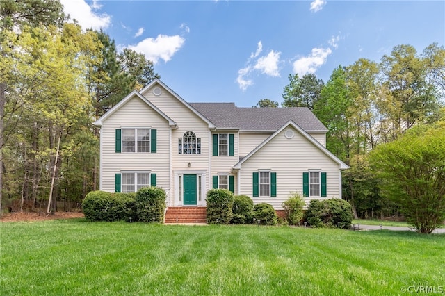 view of front of property with a front yard