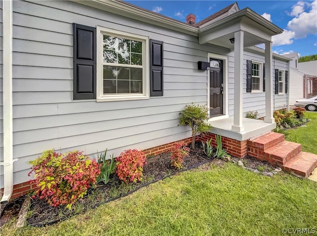 view of front of home with a front yard