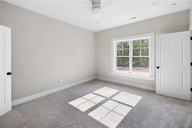 carpeted empty room featuring ceiling fan