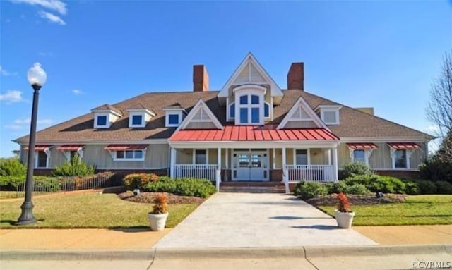 view of front of property featuring covered porch and a front lawn