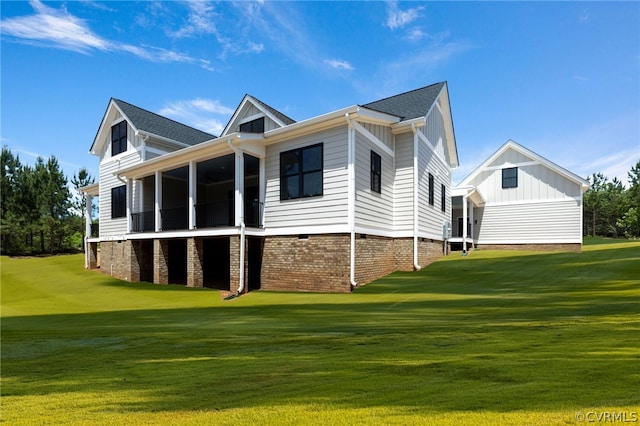 view of side of property featuring a lawn