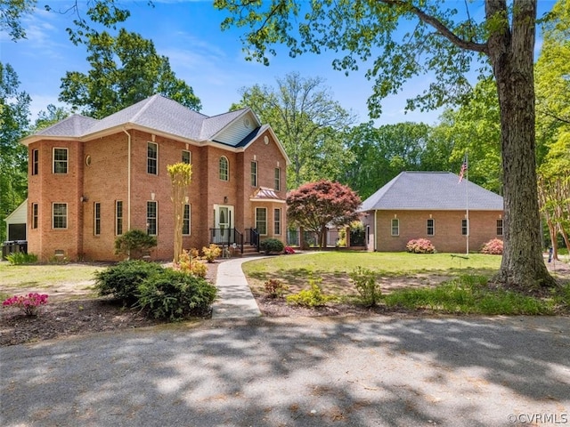 view of front of house with a front yard