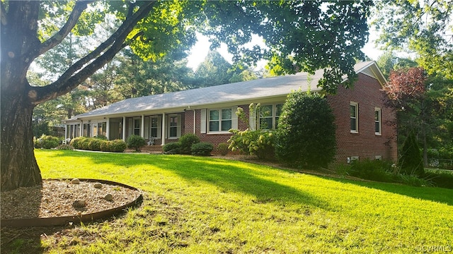 view of front of home with a front lawn