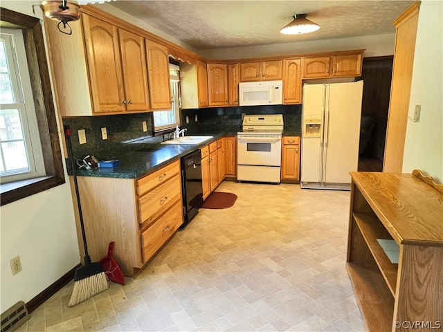 kitchen featuring sink, white appliances, decorative backsplash, and a textured ceiling