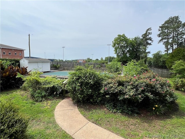 view of yard featuring a covered pool