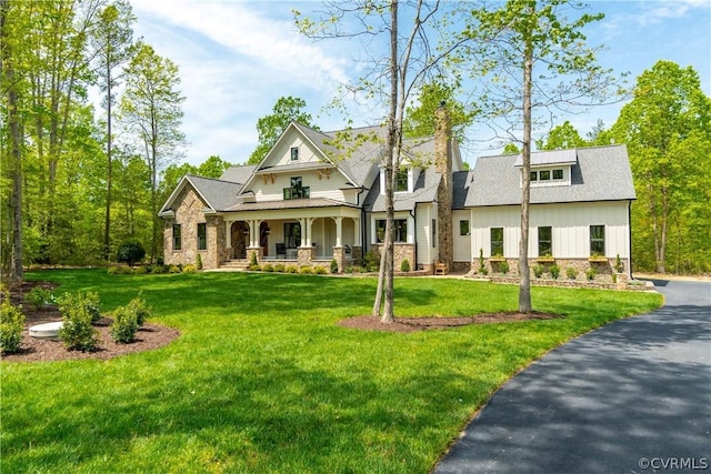 view of front of home featuring a porch and a front lawn