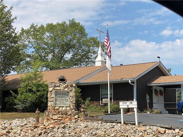 view of front of house