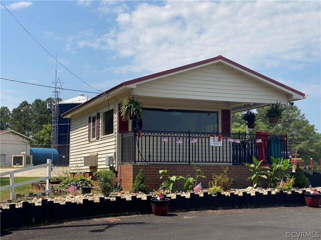 view of front of property