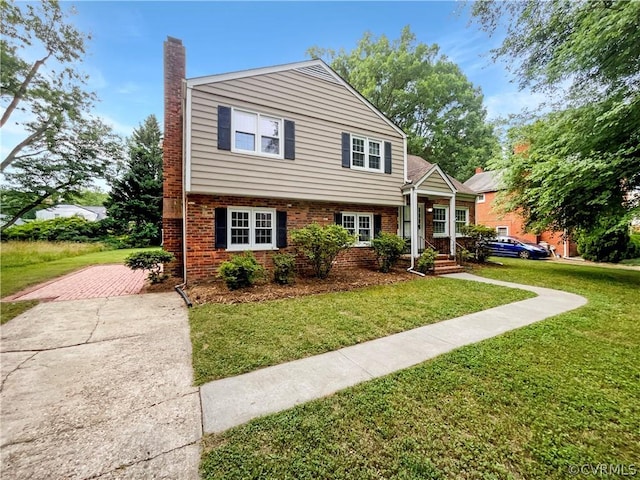 view of front facade featuring a front yard