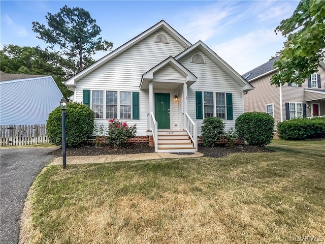 view of front of property with a front yard