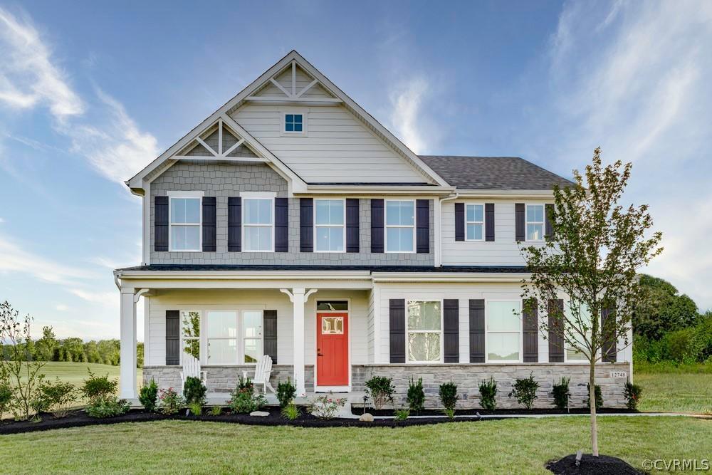 craftsman house featuring a porch and a front lawn