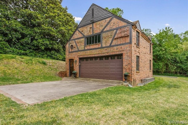 view of front of property featuring a front lawn