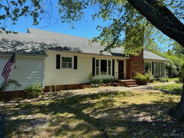 back of house featuring a lawn