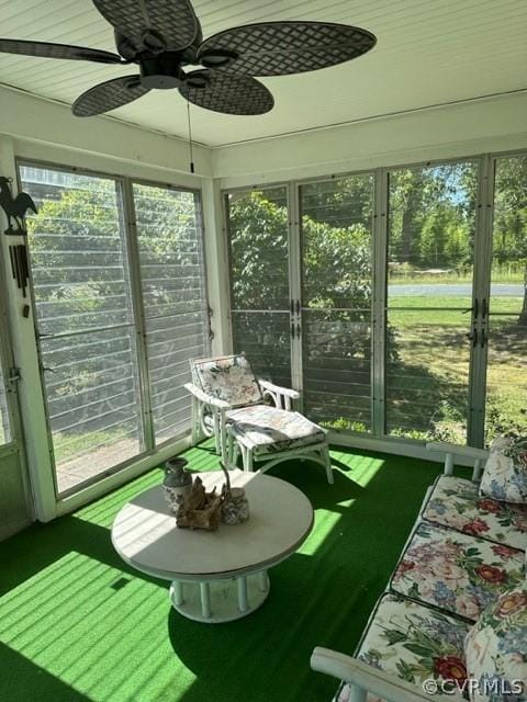 sunroom / solarium featuring ceiling fan