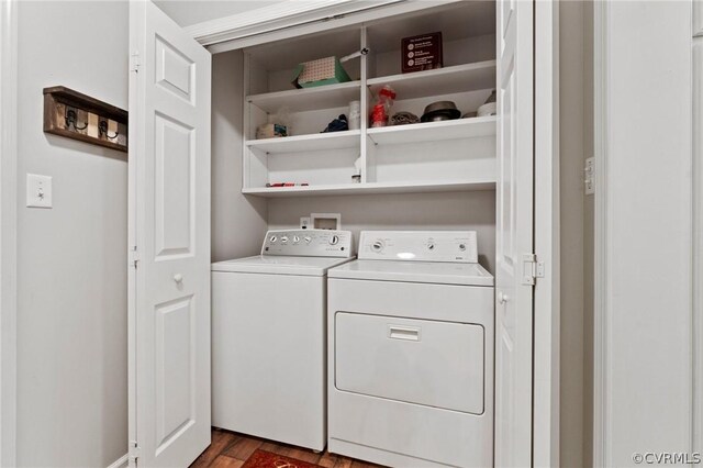 laundry room with dark hardwood / wood-style floors and independent washer and dryer