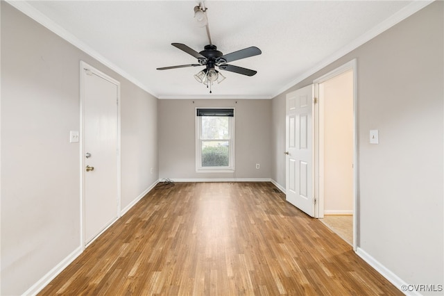 unfurnished room featuring ceiling fan, ornamental molding, and light hardwood / wood-style flooring