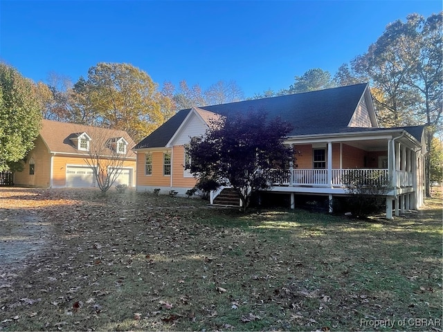 view of front of house with covered porch and a garage