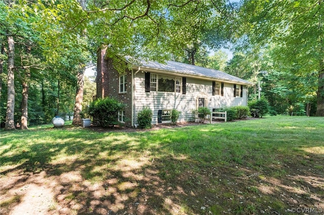 view of front of home with a front lawn