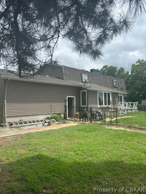 394 San Souci Ln, Cardinal, VA 23025 - back of property with fence and a lawn