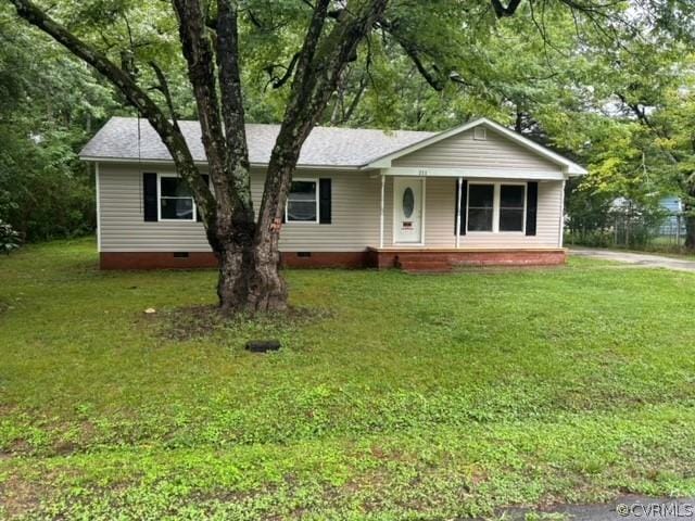 single story home with crawl space, covered porch, and a front yard