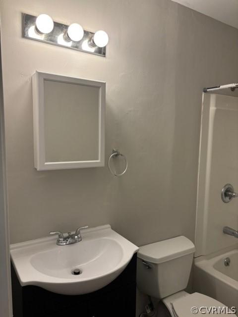 full bathroom with vanity, toilet, and washtub / shower combination