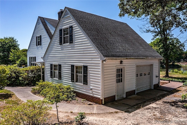 view of front facade featuring a garage