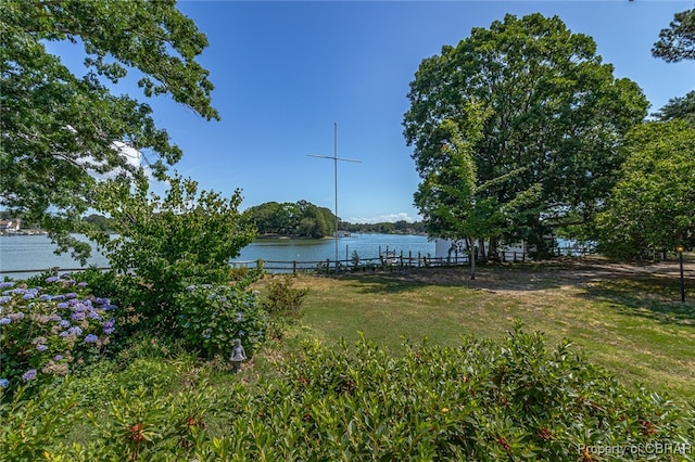 view of yard featuring a water view