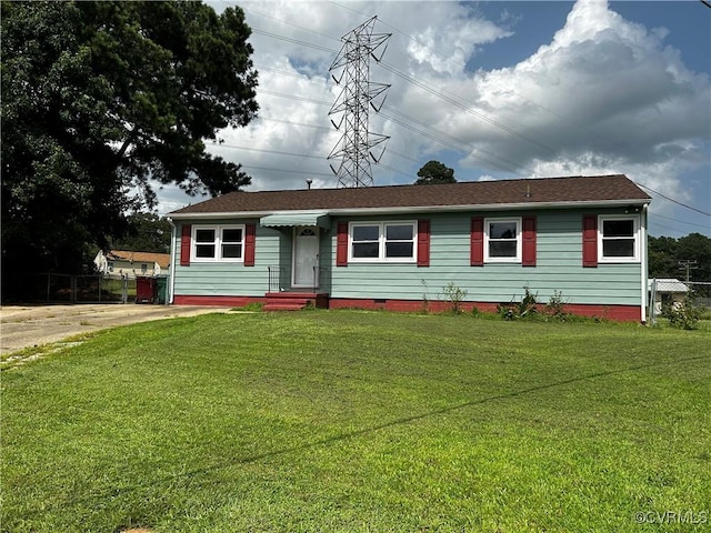 view of front of home featuring a front yard