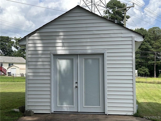 view of outdoor structure featuring a yard