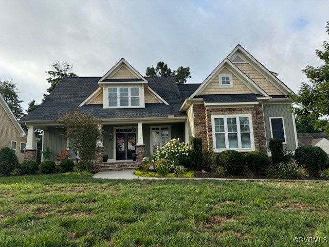 craftsman house featuring a front yard