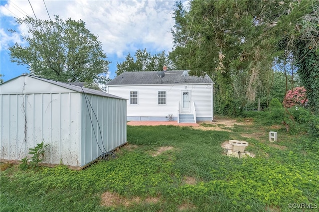 view of outdoor structure with a yard