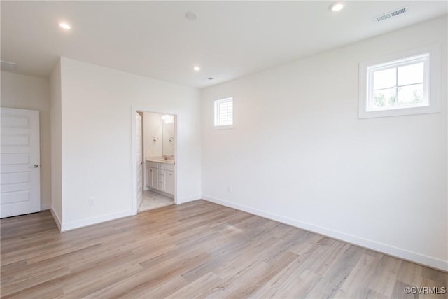 unfurnished bedroom featuring light wood-style floors, visible vents, baseboards, and recessed lighting